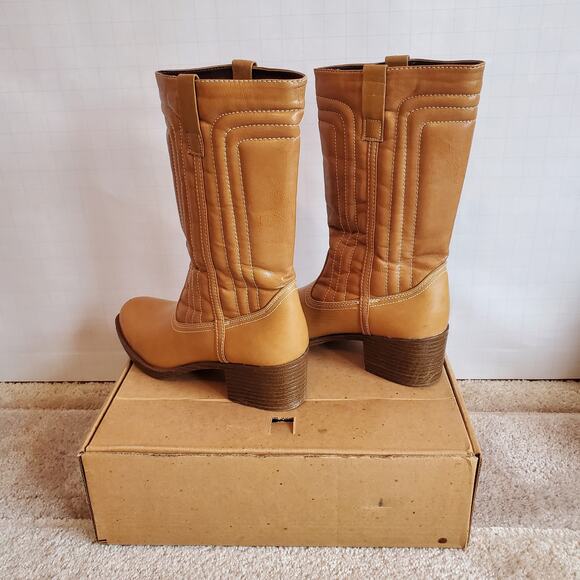 Groovy Boots: These boots are so 70s, they practically come with disco fever. - Picture 4 of 15